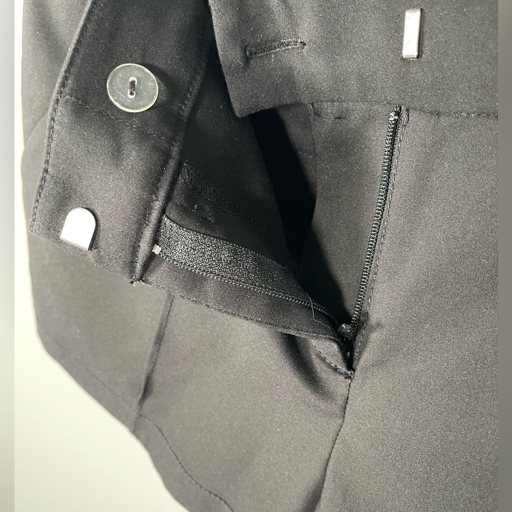 GUESS Low Waist Slant Pocket Shorts - Picture 7 of 8